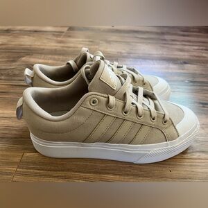 NEW Adidas Women’s Bravada 2.0 Platform Sneaker Size 8